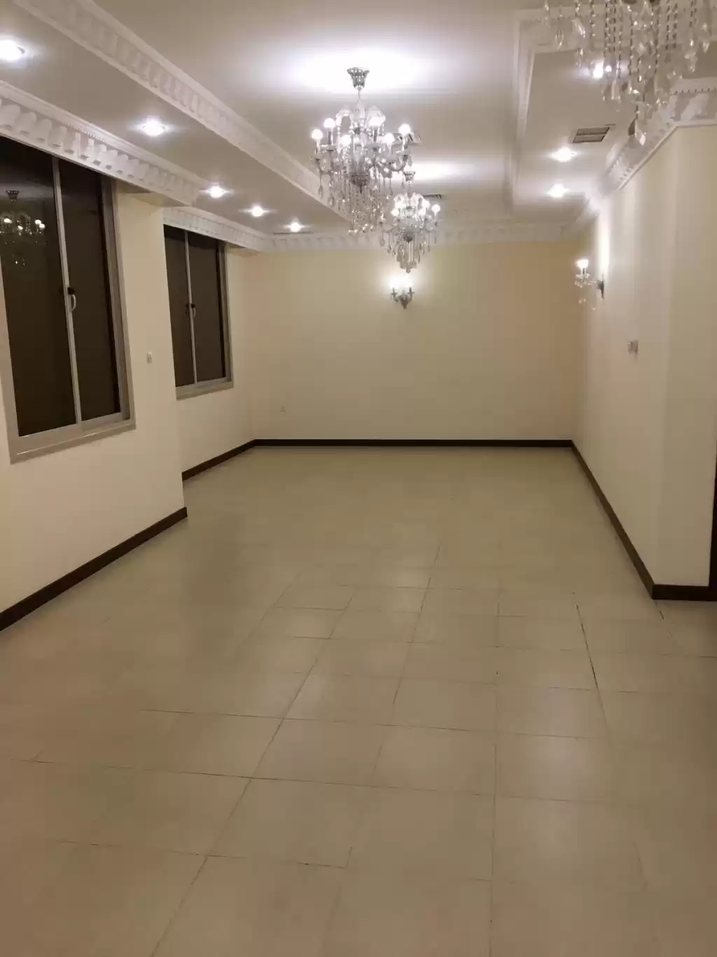 Residential Ready Property 4 Bedrooms U/F Apartment  for rent in Kuwait #25215 - 1  image 