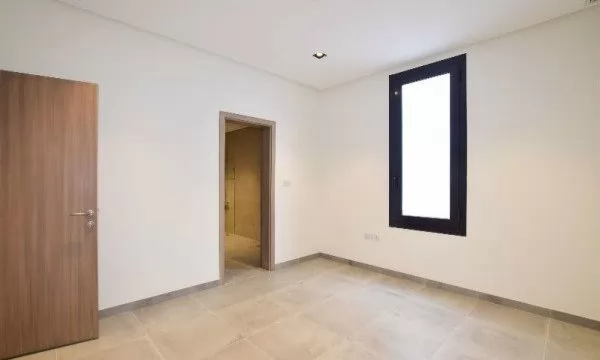 Wohn Klaar eigendom 3 + Magd Schlafzimmer S/F Wohnung  zu vermieten in Kuwait #25236 - 1  image 