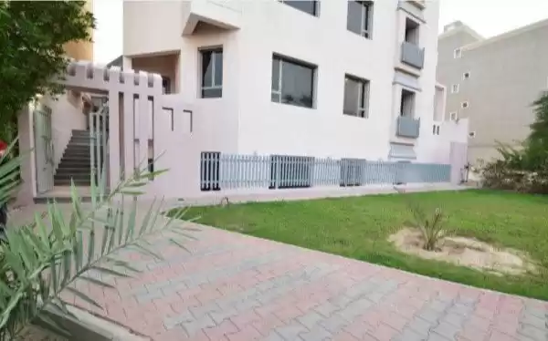 Residential Ready Property 3 Bedrooms U/F Apartment  for rent in Kuwait #25241 - 1  image 