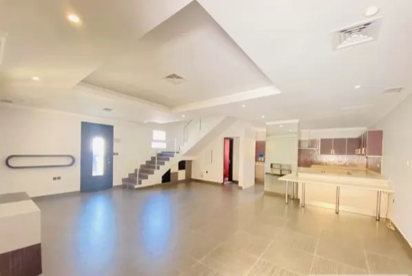 Résidentiel Propriété prête 5 chambres U / f Duplex  a louer au Koweit #25242 - 1  image 