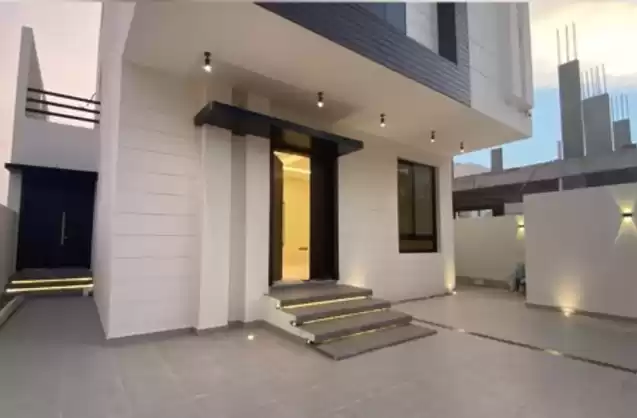 yerleşim Hazır Mülk 4 Yatak Odası U/F Müstakil Villa  satılık içinde Riyad #25244 - 1  image 