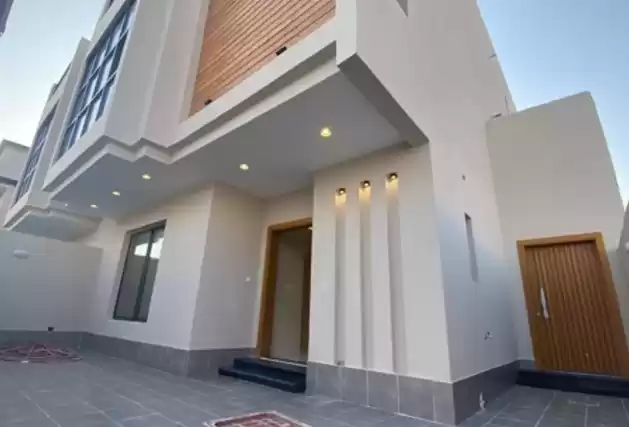 yerleşim Hazır Mülk 4 Yatak Odası U/F Müstakil Villa  satılık içinde Riyad #25246 - 1  image 