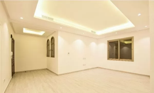 Жилой Готовая недвижимость 3 спальни Н/Ф Квартира  в аренду в Кувейт #25249 - 1  image 