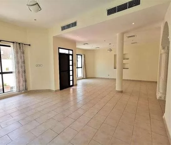 Wohn Klaar eigendom 4 Schlafzimmer U/F Alleinstehende Villa  zu vermieten in Al-Manama #25362 - 1  image 