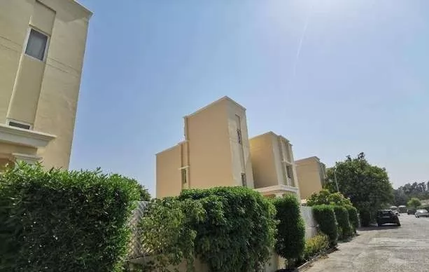 Wohn Klaar eigendom 3 Schlafzimmer S/F Alleinstehende Villa  zu vermieten in Al-Manama #25390 - 1  image 