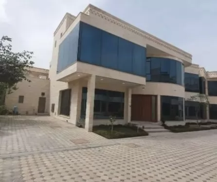 Résidentiel Propriété prête 4 + femme de chambre S / F Villa autonome  a louer au Al-Manamah #25399 - 1  image 