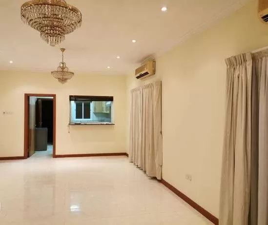 Wohn Klaar eigendom 3 + Magd Schlafzimmer S/F Alleinstehende Villa  zu vermieten in Al-Manama #25416 - 1  image 