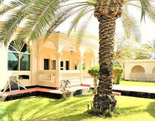 Residencial Listo Propiedad 4 + habitaciones de servicio S / F Villa en Compound  alquiler en Al Manamah #25433 - 1  image 