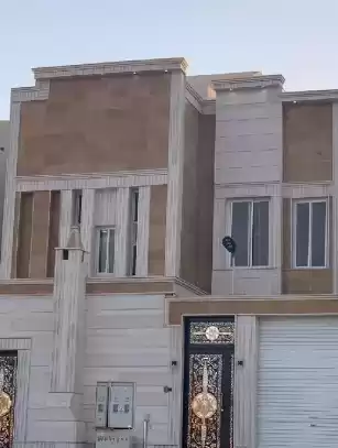 yerleşim Hazır Mülk 4+hizmetçi Yatak Odası U/F Müstakil Villa  satılık içinde Riyad #25461 - 1  image 