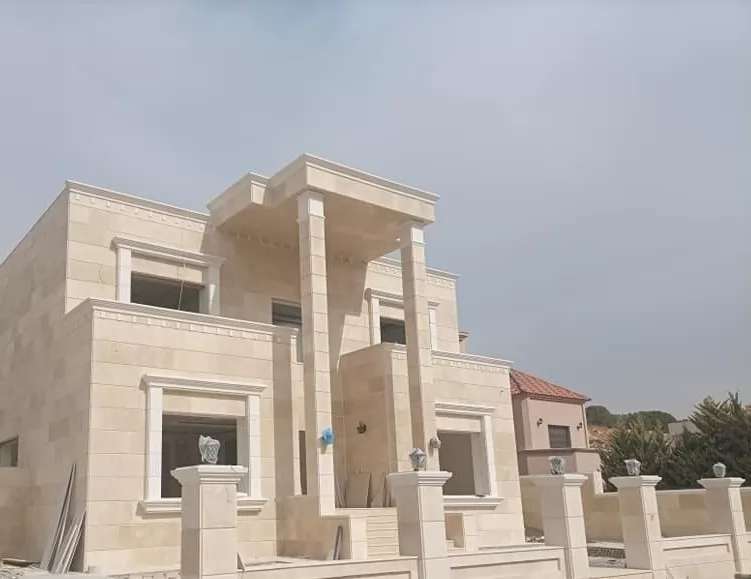 Résidentiel Propriété prête 4 chambres U / f Villa autonome  à vendre au Amman #25597 - 1  image 