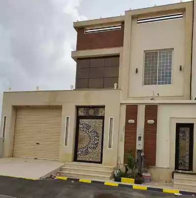 yerleşim Hazır Mülk 4+hizmetçi Yatak Odası S/F Müstakil Villa  satılık içinde Riyad #25606 - 1  image 