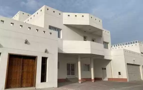 Residential Ready Property 6 Bedrooms U/F Standalone Villa  for sale in Al-Manamah #25682 - 1  image 