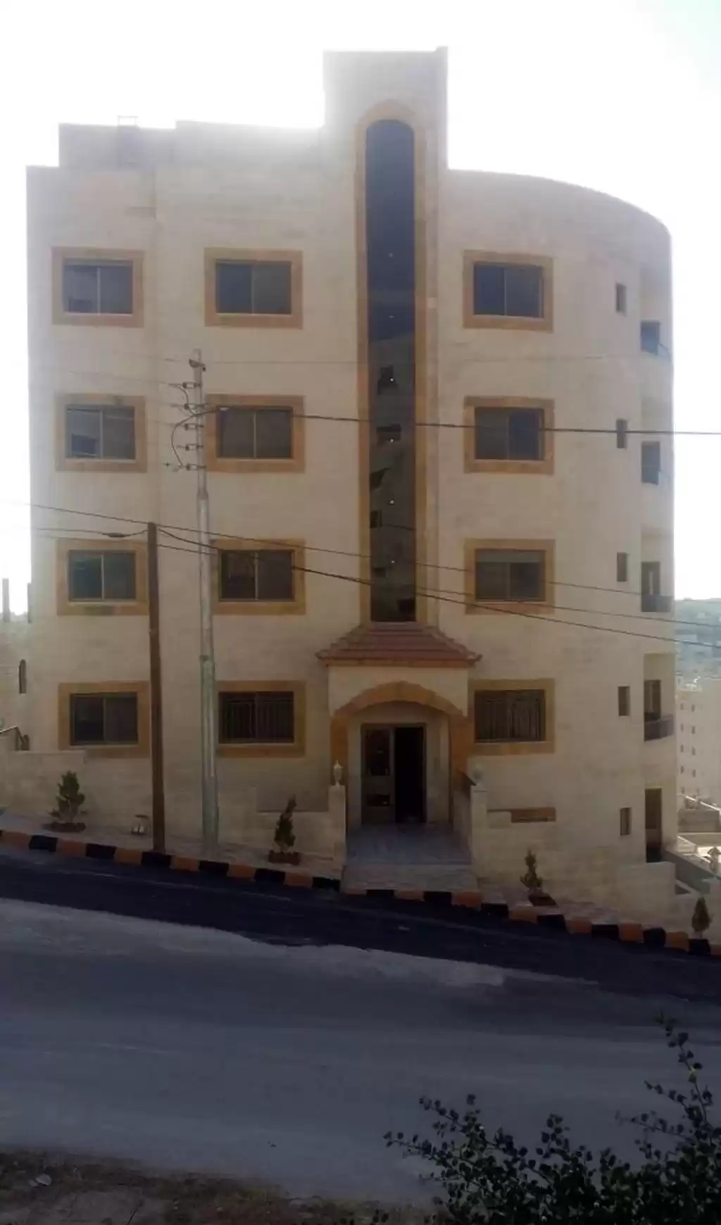 سكني عقار جاهز 3 غرف  غير مفروش شقة  للبيع في عمان #25706 - 1  صورة 