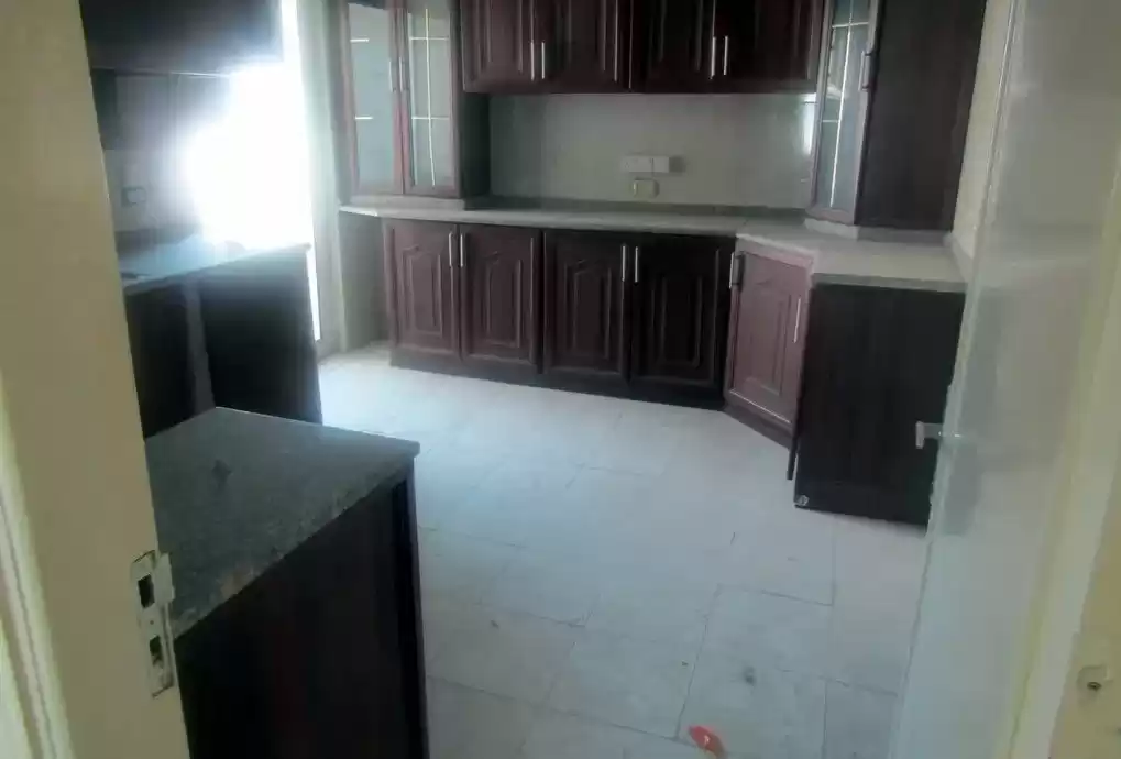Жилой Готовая недвижимость 3 спальни Н/Ф Квартира  продается в Амман #25740 - 1  image 