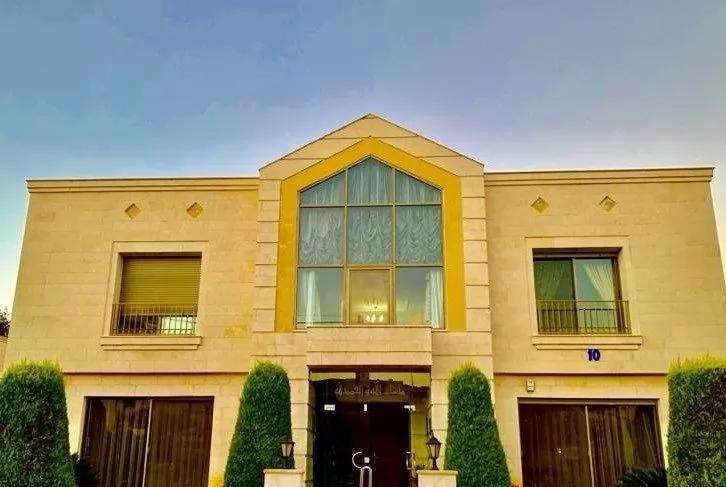 Жилой Готовая недвижимость 4 спальни Ж/Ж Вилла в комплексе  продается в Амман #25756 - 1  image 