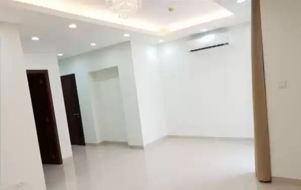 Residential Ready Property 2 Bedrooms U/F Apartment  for rent in Al-Manamah #25792 - 1  image 