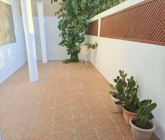 Residential Ready Property 3 Bedrooms U/F Standalone Villa  for rent in Al-Manamah #25796 - 1  image 