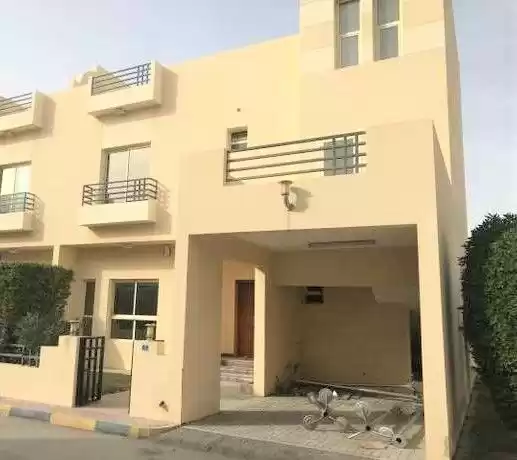 Wohn Klaar eigendom 4 + Zimmermädchen S/F Alleinstehende Villa  zu vermieten in Al-Manama #25854 - 1  image 