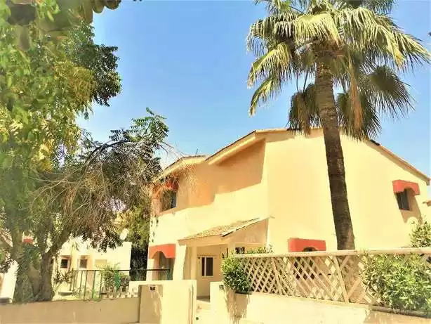 Жилой Готовая недвижимость 4+комнаты для горничных Н/Ф Вилла в комплексе  в аренду в Аль-Манама #25906 - 1  image 