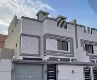 Résidentiel Propriété prête 4 chambres U / f Villa autonome  à vendre au Riyad #25945 - 1  image 