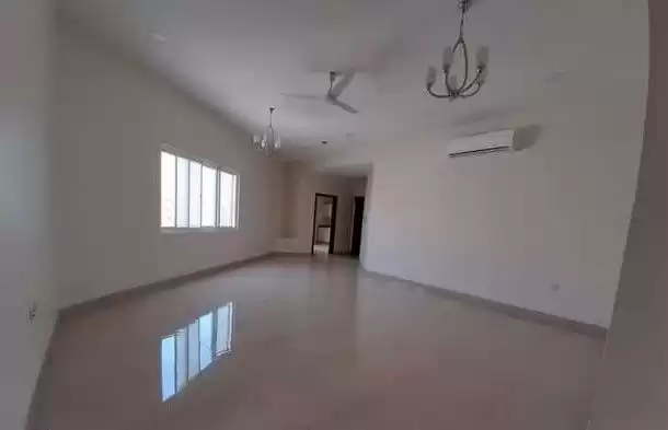 Residential Ready Property 3 Bedrooms U/F Apartment  for rent in Al-Manamah #25992 - 1  image 
