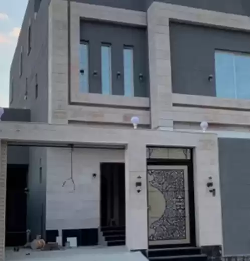 Wohn Klaar eigendom 6 + Zimmermädchen U/F Alleinstehende Villa  zu verkaufen in Riad #26029 - 1  image 