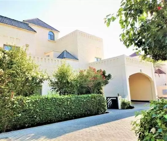 Résidentiel Propriété prête 4 + femme de chambre U / f Villa à Compound  a louer au Al-Manamah #26058 - 1  image 