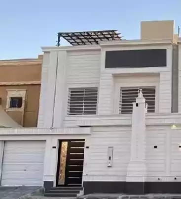 Wohn Klaar eigendom 3 + Magd Schlafzimmer U/F Alleinstehende Villa  zu verkaufen in Riad #26069 - 1  image 