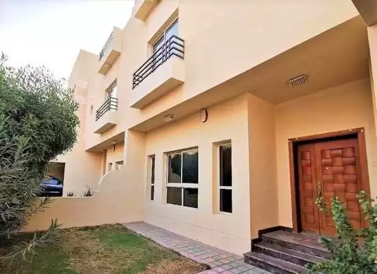 Residencial Listo Propiedad 4 + habitaciones de servicio S / F Villa en Compound  alquiler en Al Manamah #26129 - 1  image 