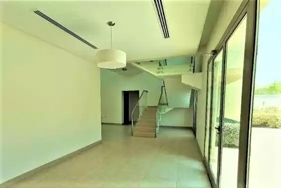 سكني عقار جاهز 5 + غرفة خادمة نصف مفروش فيلا في مجمع  للإيجار في المنامة #26142 - 1  صورة 