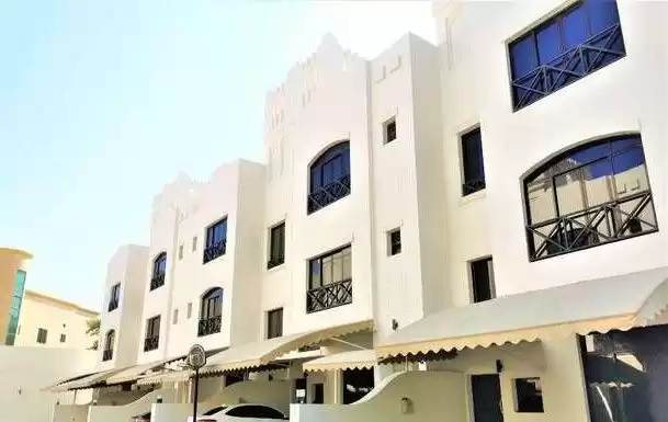Wohn Klaar eigendom 4 Schlafzimmer U/F Alleinstehende Villa  zu vermieten in Al-Manama #26146 - 1  image 