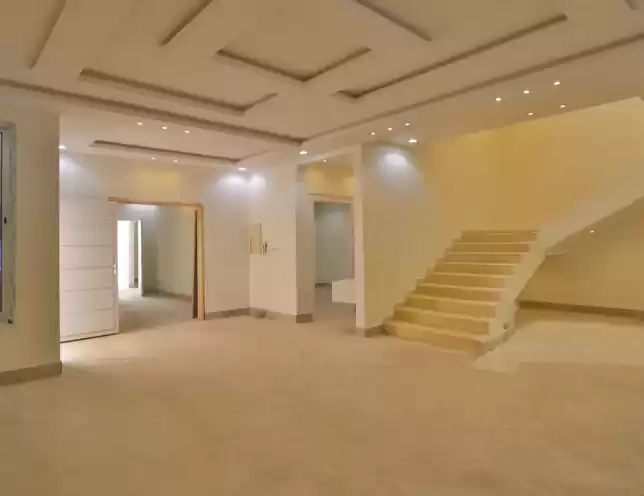 yerleşim Hazır Mülk 4+hizmetçi Yatak Odası U/F Müstakil Villa  satılık içinde Riyad #26147 - 1  image 