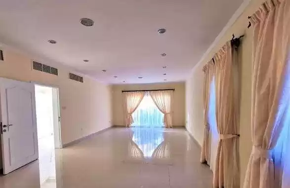 Residential Ready Property 3+maid Bedrooms U/F Villa in Compound  for rent in Al-Manamah #26151 - 1  image 