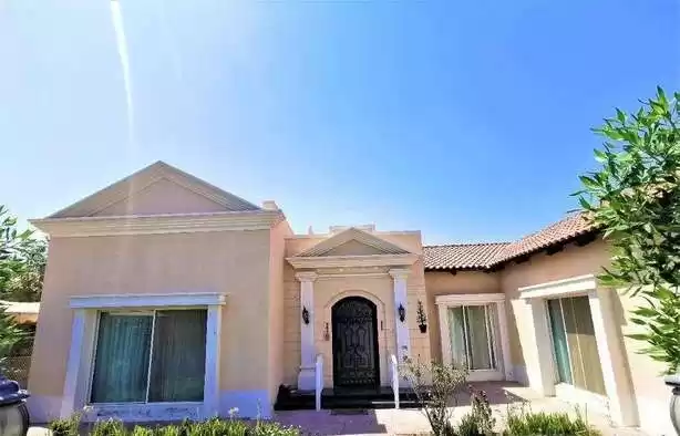 Residencial Listo Propiedad 4 + habitaciones de servicio U / F Villa en Compound  alquiler en Al Manamah #26162 - 1  image 