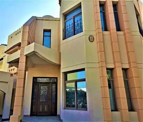 yerleşim Hazır Mülk 4+hizmetçi Yatak Odası U/F Site İçinde Villa  kiralık içinde Al-Manamah #26175 - 1  image 