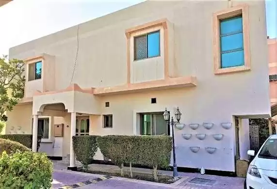 Wohn Klaar eigendom 3 Schlafzimmer U/F Villa in Verbindung  zu vermieten in Al-Manama #26209 - 1  image 
