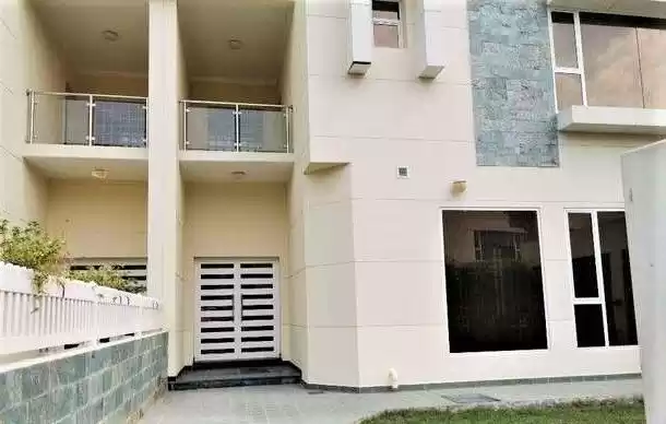 Residencial Listo Propiedad 4 + habitaciones de servicio S / F Villa en Compound  alquiler en Al Manamah #26211 - 1  image 
