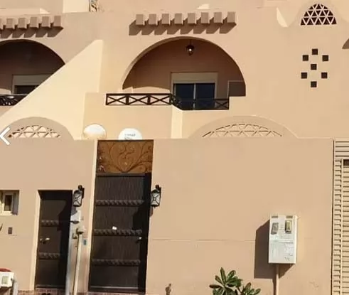Wohn Klaar eigendom 6 + Zimmermädchen U/F Alleinstehende Villa  zu vermieten in Riad #26255 - 1  image 