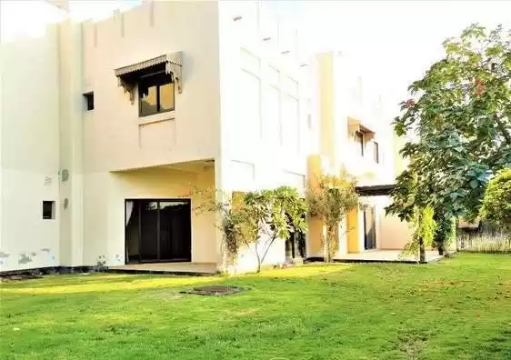 Wohn Klaar eigendom 5 + Zimmermädchen S/F Villa in Verbindung  zu vermieten in Al-Manama #26275 - 1  image 