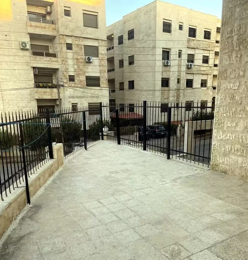 Wohn Klaar eigendom 3 Schlafzimmer F/F Wohnung  zu vermieten in Amman #26296 - 1  image 
