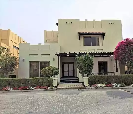 Residential Ready Property 4+maid Bedrooms U/F Villa in Compound  for rent in Al-Manamah #26300 - 1  image 