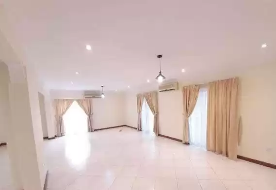 Wohn Klaar eigendom 5 + Zimmermädchen U/F Villa in Verbindung  zu vermieten in Al-Manama #26315 - 1  image 