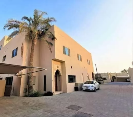 Wohn Klaar eigendom 2 Schlafzimmer U/F Villa in Verbindung  zu vermieten in Al-Manama #26316 - 1  image 