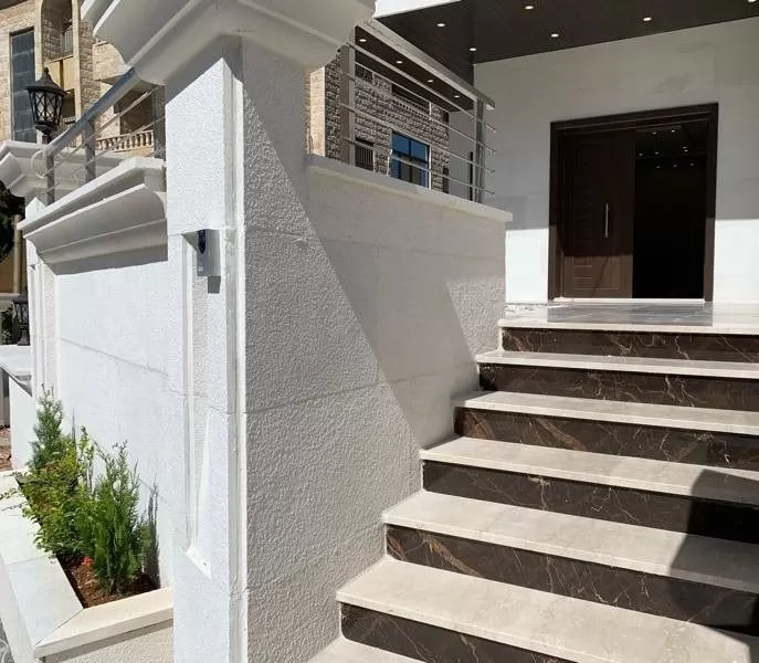 سكني عقار جاهز 3 غرف  غير مفروش شقة  للبيع في عمان #26318 - 1  صورة 