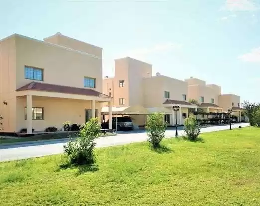 yerleşim Hazır Mülk 3+hizmetçi Yatak Odası U/F Site İçinde Villa  kiralık içinde Al-Manamah #26327 - 1  image 
