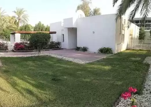 Residential Ready Property 3+maid Bedrooms U/F Villa in Compound  for rent in Al-Manamah #26377 - 1  image 