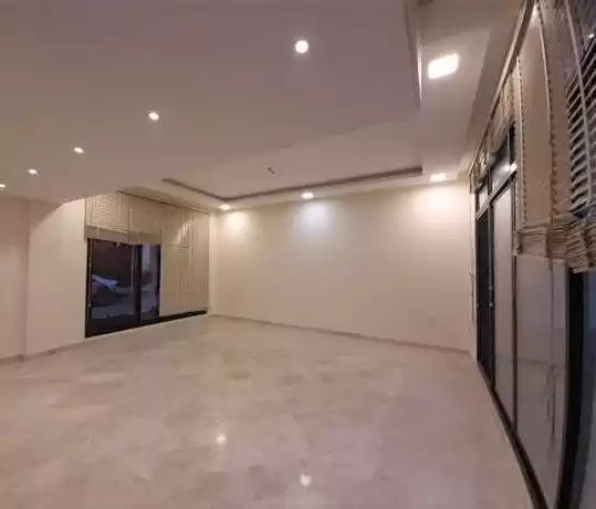 Résidentiel Propriété prête 4 + femme de chambre U / f Villa autonome  a louer au Al-Manamah #26379 - 1  image 
