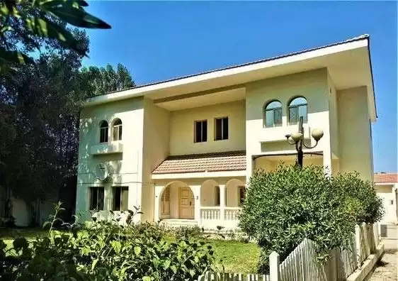 Wohn Klaar eigendom 5 + Zimmermädchen U/F Villa in Verbindung  zu vermieten in Al-Manama #26380 - 1  image 