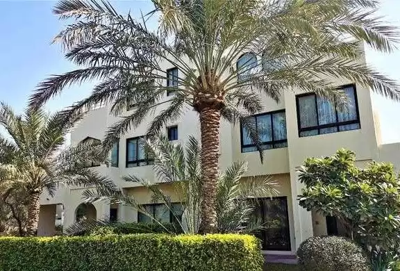 Residencial Listo Propiedad 4 + habitaciones de servicio U / F Villa en Compound  alquiler en Al Manamah #26397 - 1  image 