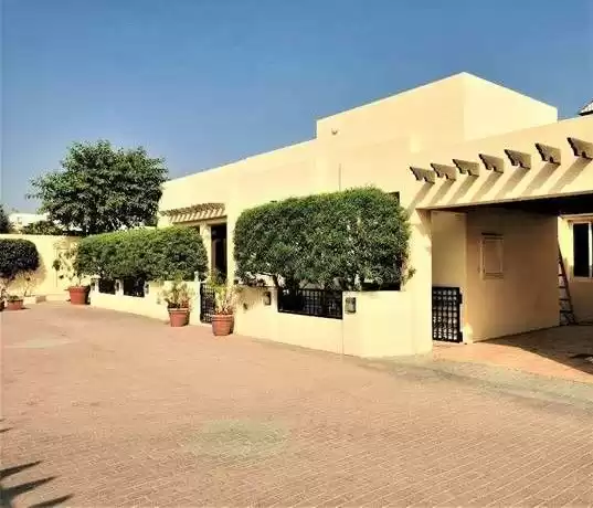 مسکونی املاک آماده 3+ اتاق خواب خدمتکار U/F ویلا در مجتمع  برای اجاره که در المنامه #26398 - 1  image 